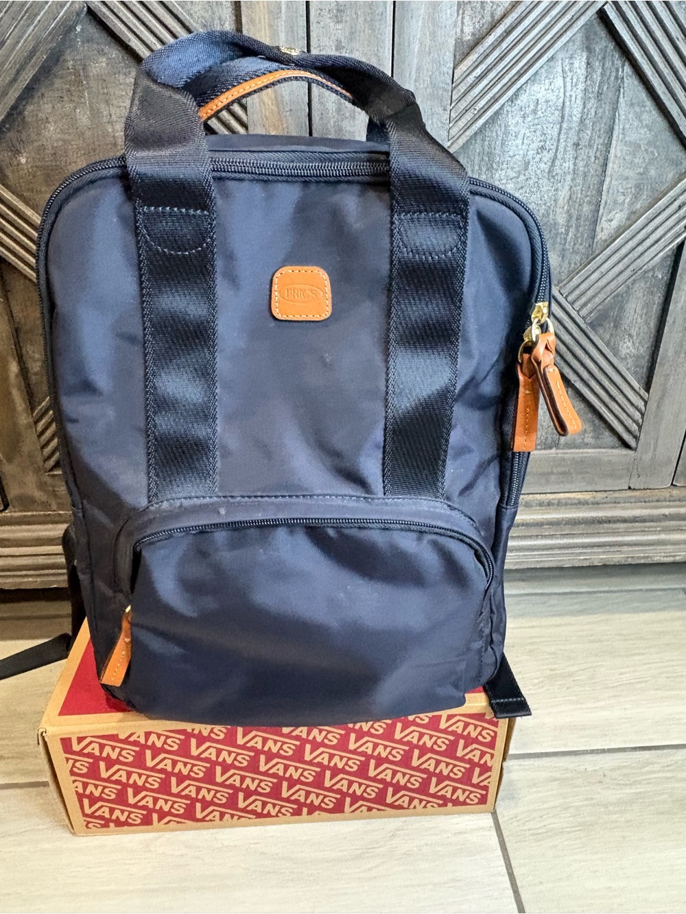 Brics navy backpack
Beautiful piece
Good condition